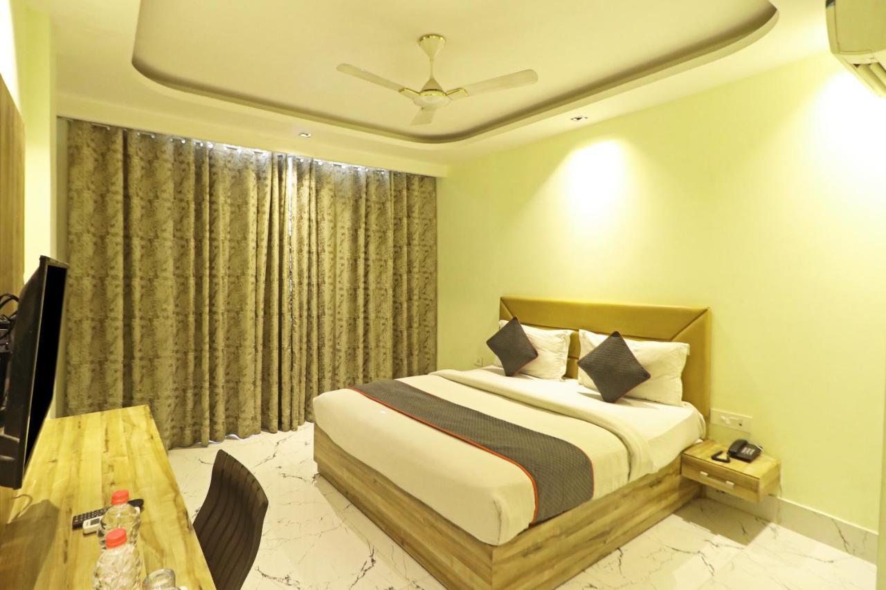 Hotel Good Vibe Near Delhi Igi Airport ニューデリー エクステリア 写真