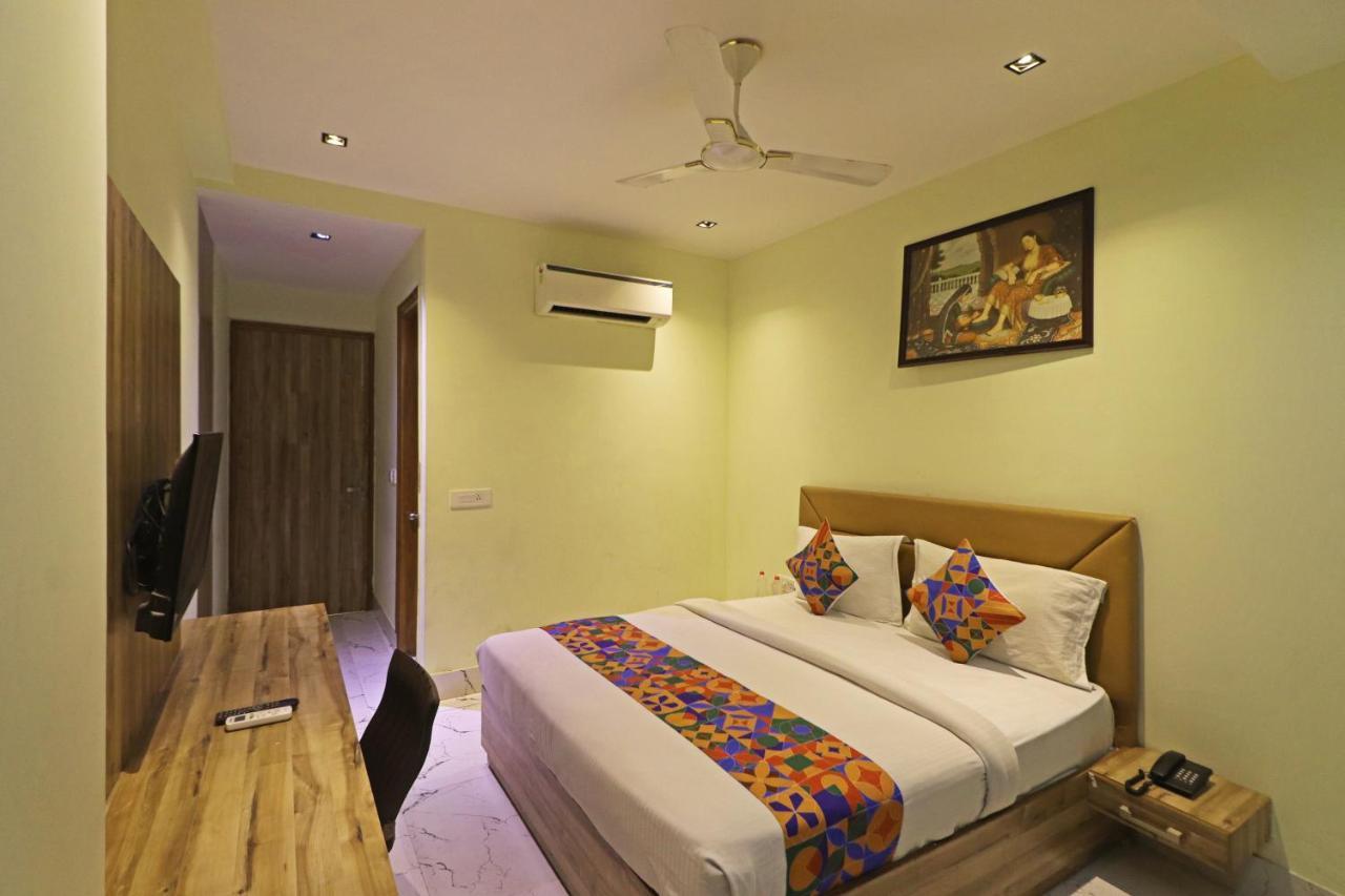 Hotel Good Vibe Near Delhi Igi Airport ニューデリー エクステリア 写真