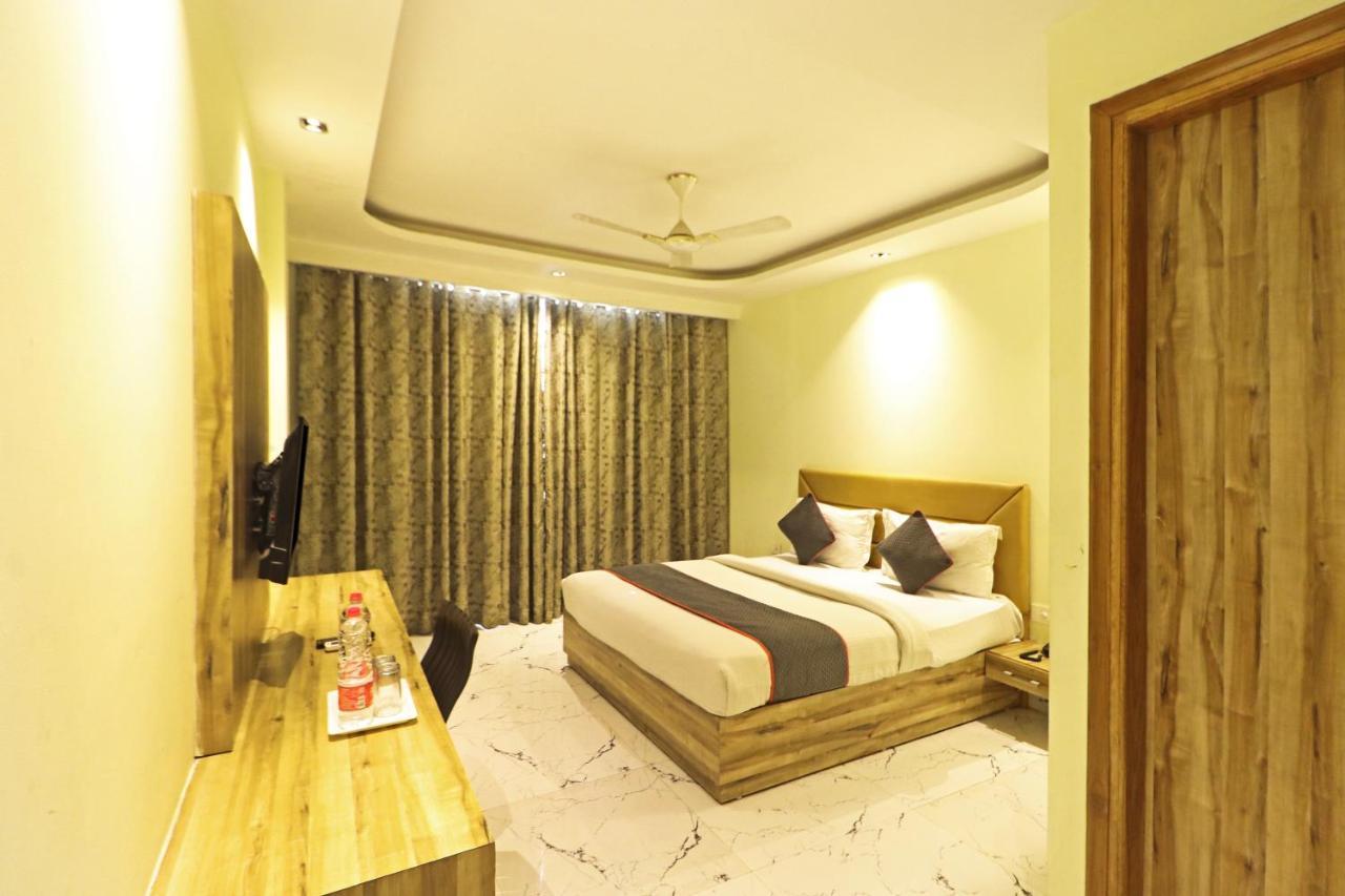 Hotel Good Vibe Near Delhi Igi Airport ニューデリー エクステリア 写真