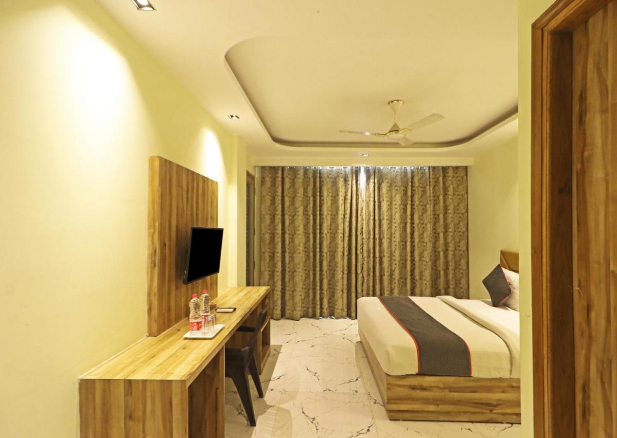 Hotel Good Vibe Near Delhi Igi Airport ニューデリー エクステリア 写真