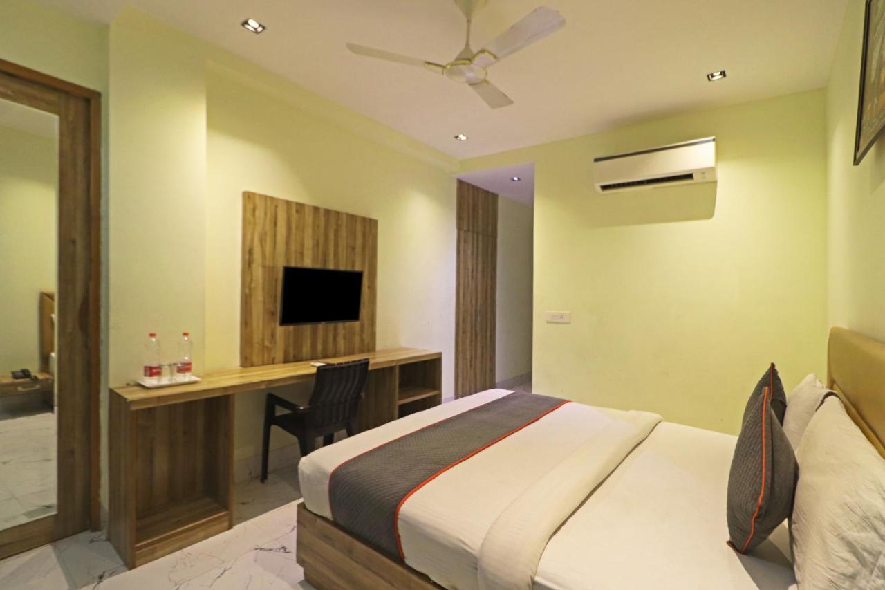 Hotel Good Vibe Near Delhi Igi Airport ニューデリー エクステリア 写真