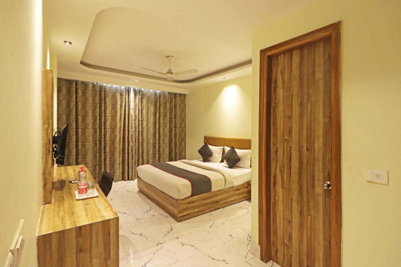 Hotel Good Vibe Near Delhi Igi Airport ニューデリー エクステリア 写真