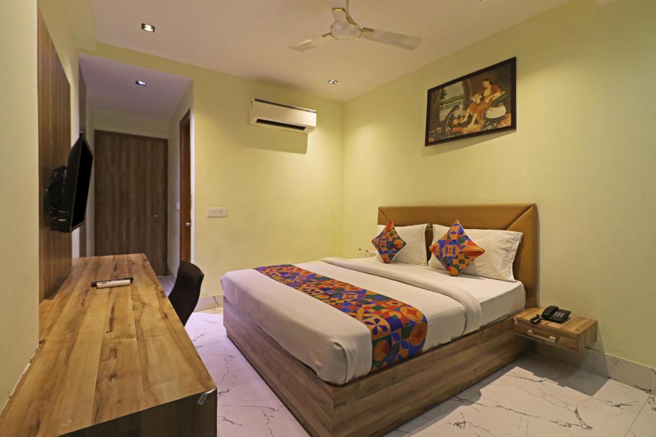 Hotel Good Vibe Near Delhi Igi Airport ニューデリー エクステリア 写真